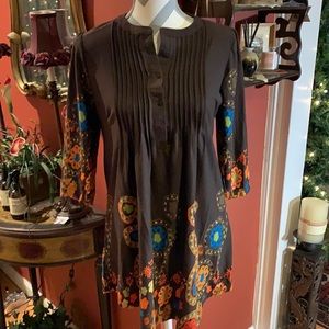Reborn ladies sz. M brown split neck with multi color floral tunic new